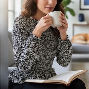 Urban Romantics Cottage Core Black White Smocked Cropped Puffed Sleeve Top M